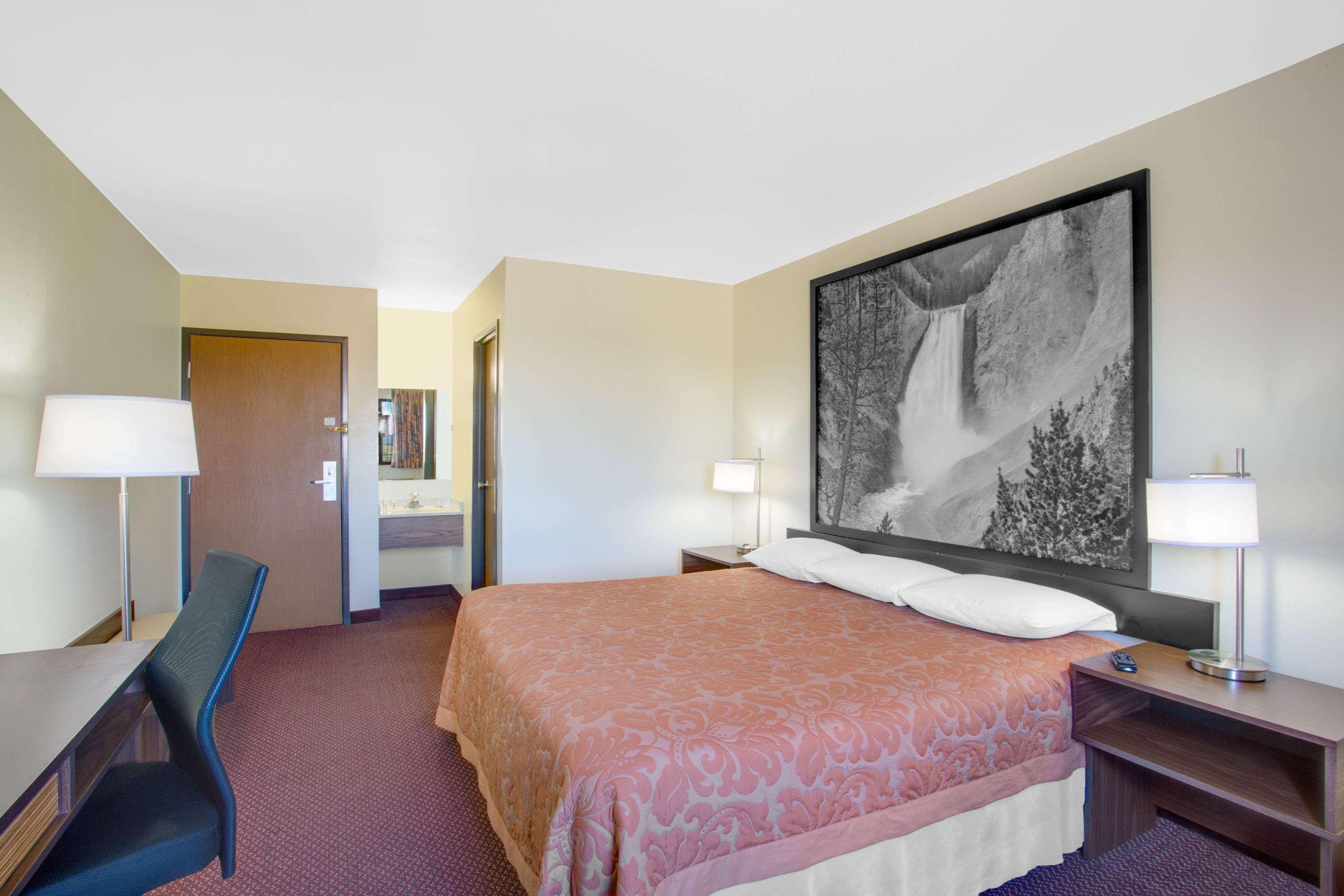 Super 8 By Wyndham West Yellowstone Exterior photo