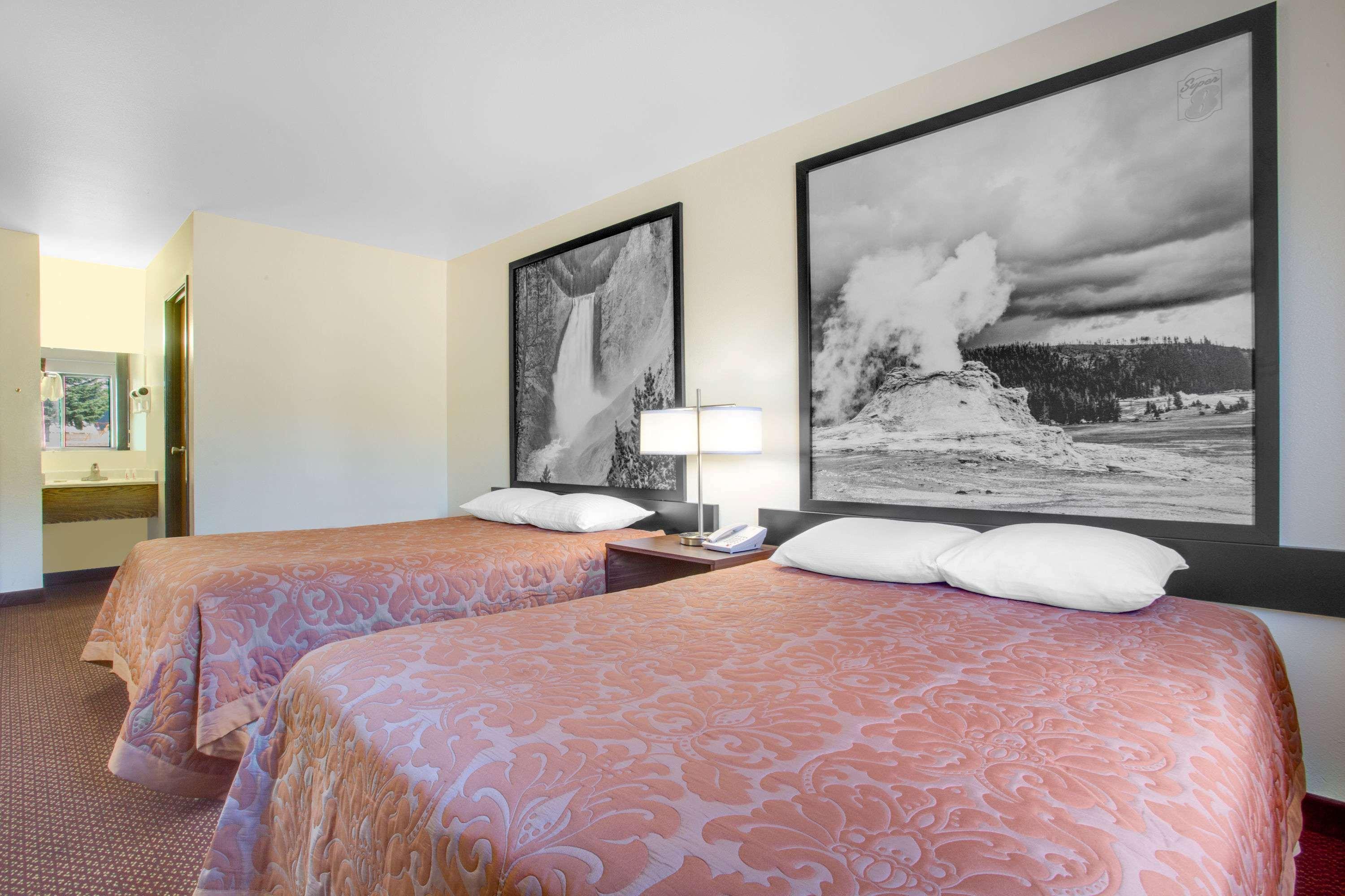 Super 8 By Wyndham West Yellowstone Exterior photo
