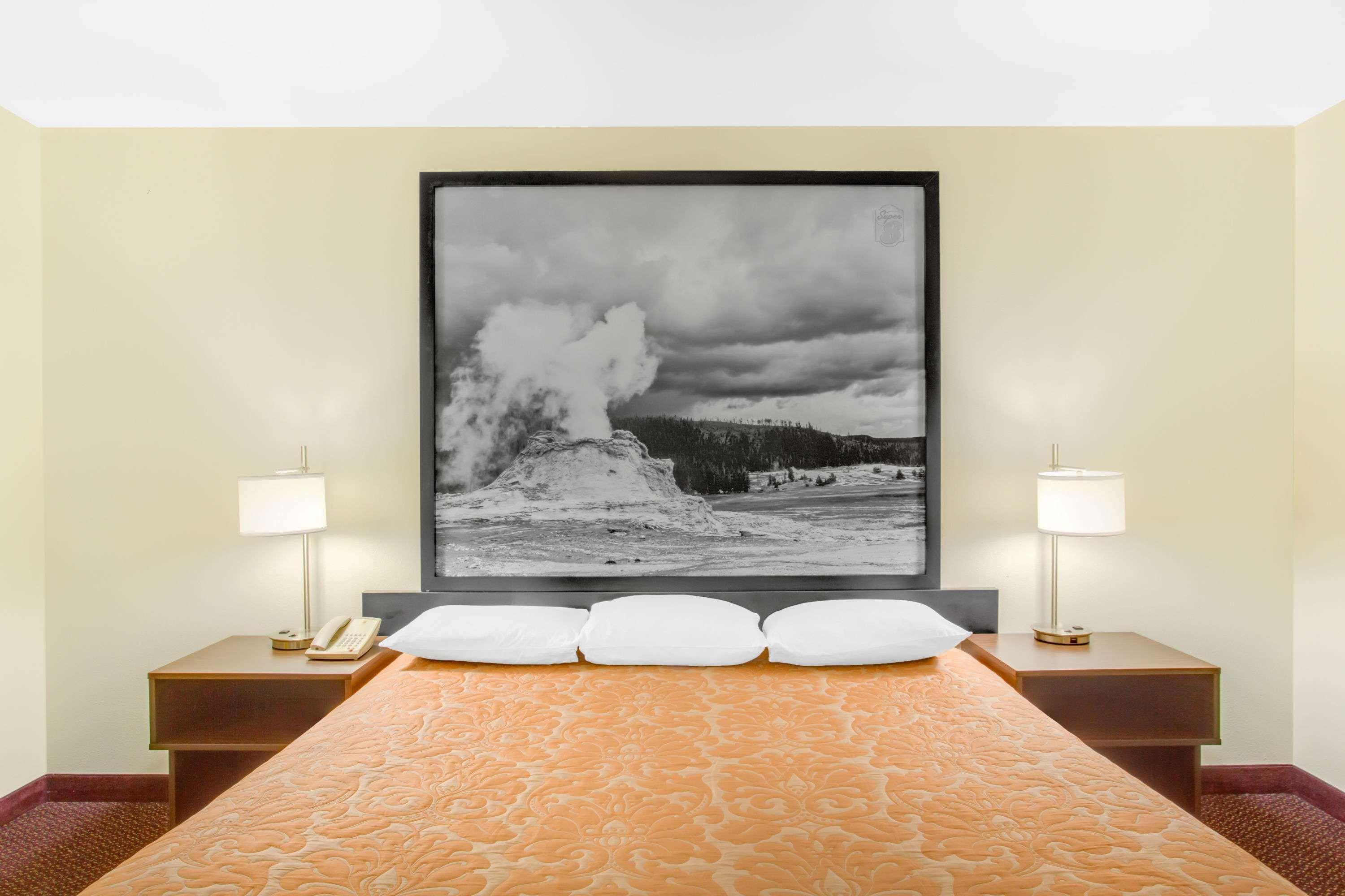 Super 8 By Wyndham West Yellowstone Exterior photo