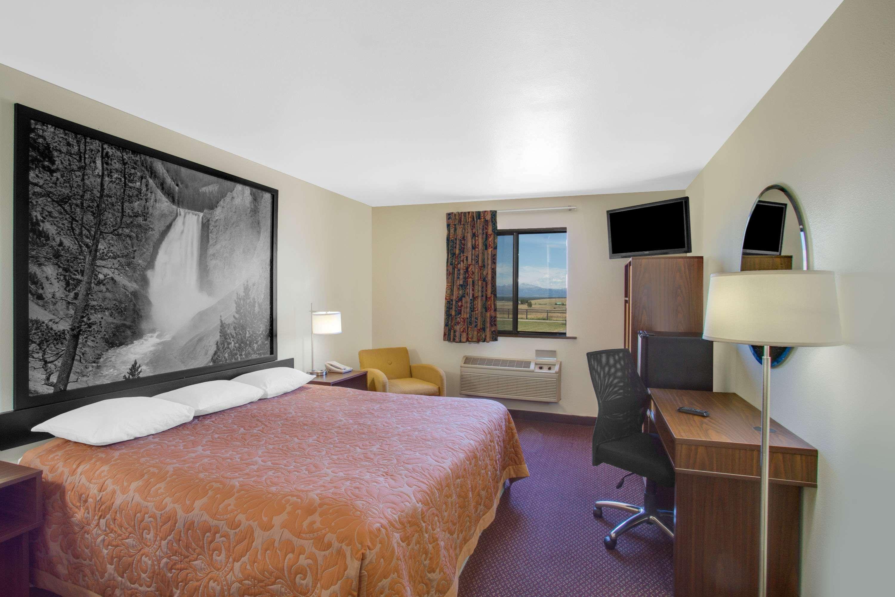 Super 8 By Wyndham West Yellowstone Exterior photo