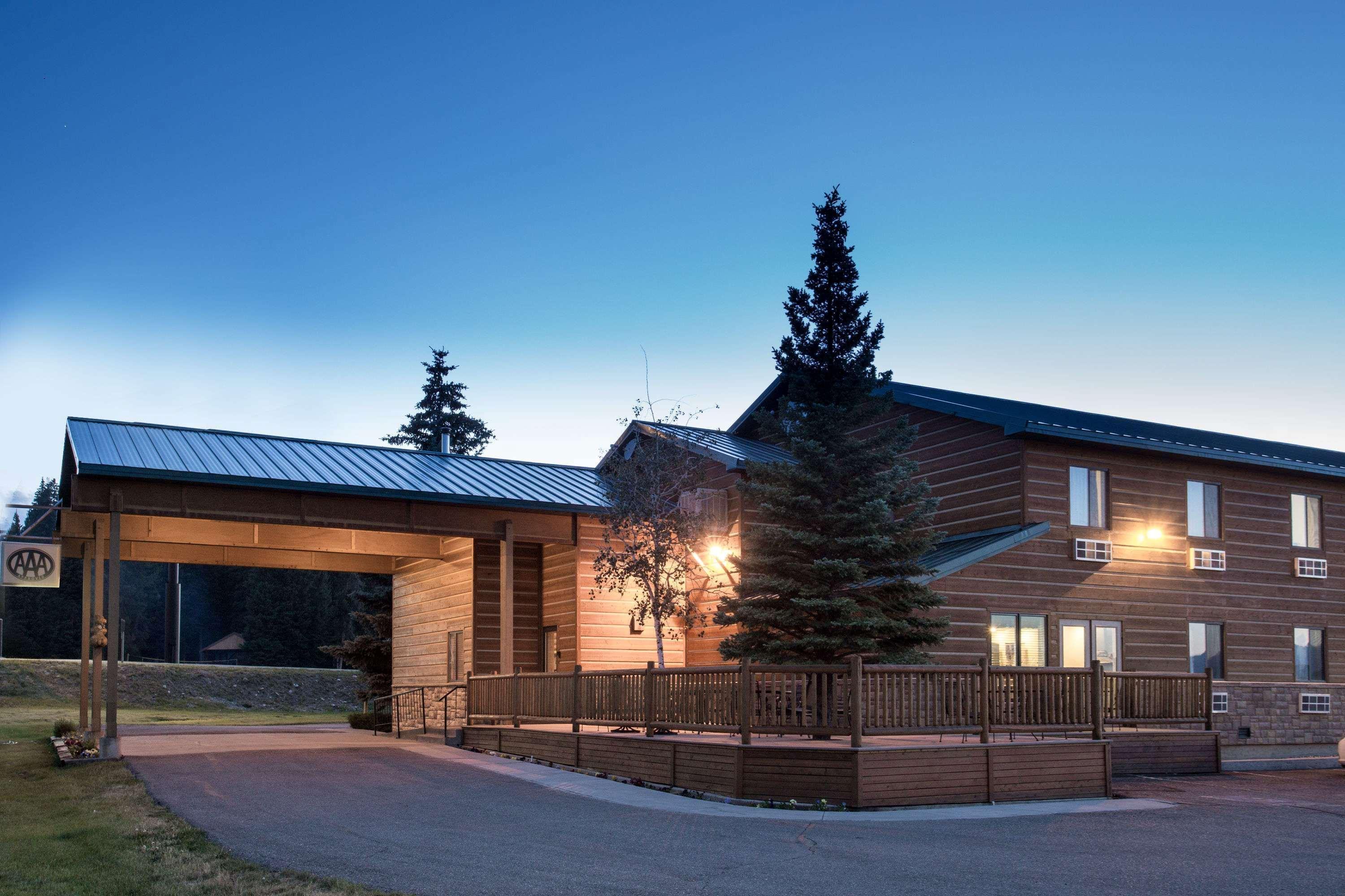Super 8 By Wyndham West Yellowstone Exterior photo