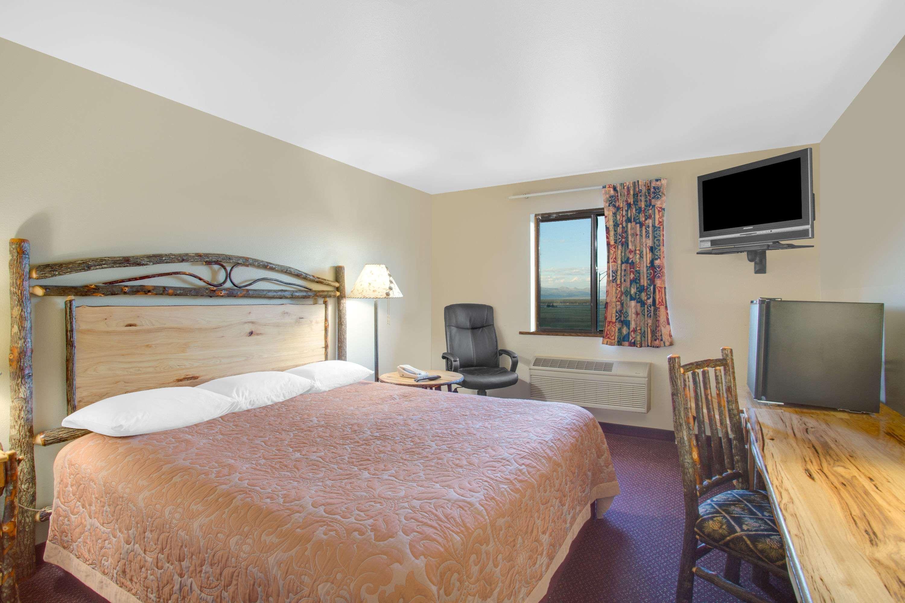 Super 8 By Wyndham West Yellowstone Exterior photo