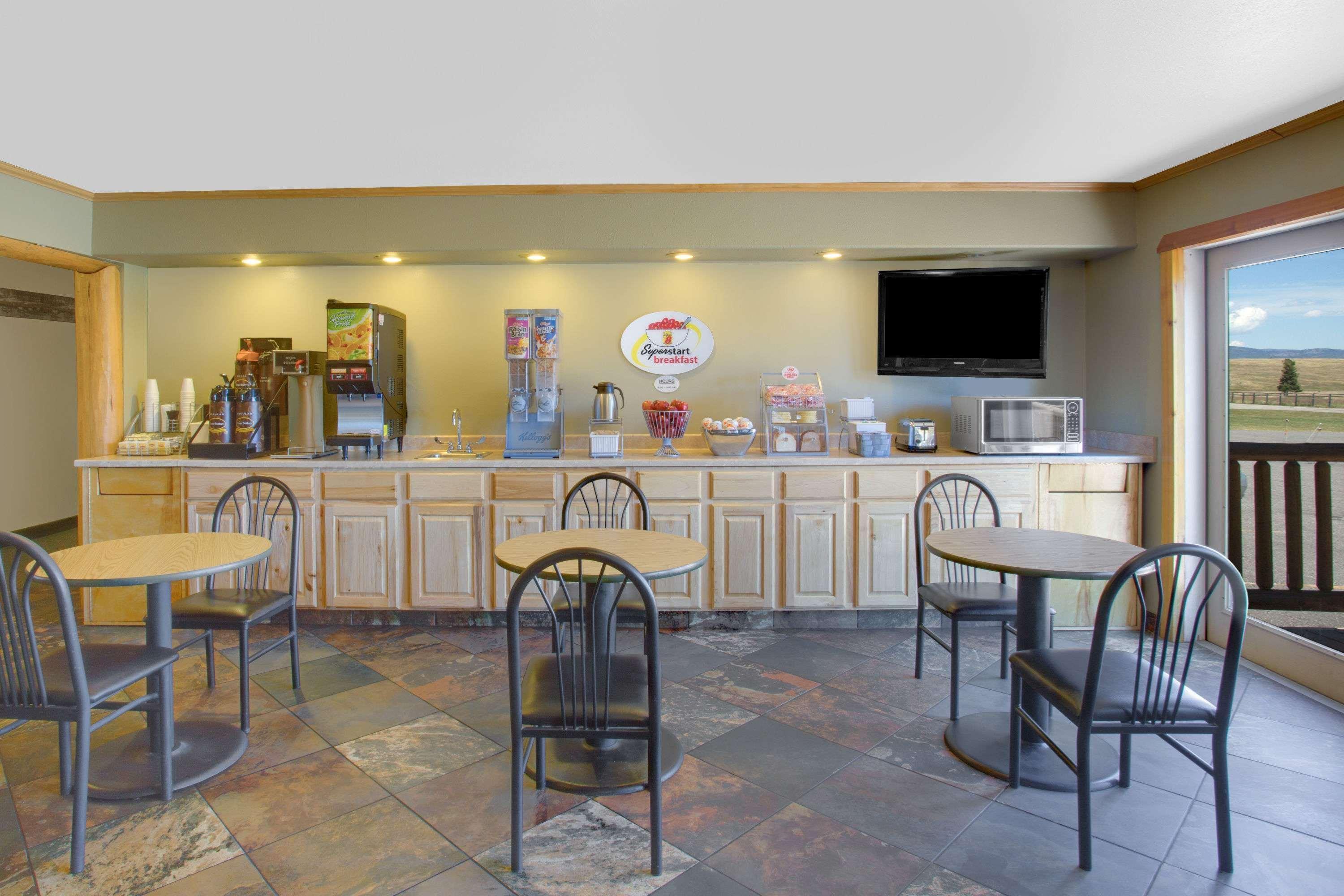 Super 8 By Wyndham West Yellowstone Exterior photo