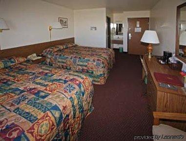 Super 8 By Wyndham West Yellowstone Room photo