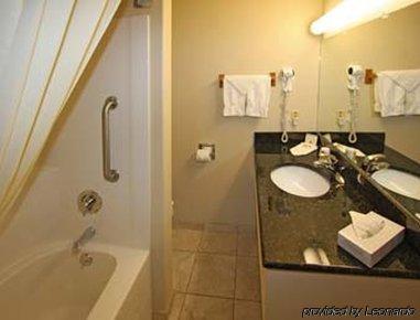 Super 8 By Wyndham West Yellowstone Room photo